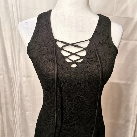 Lace dress - Picture 1 of 4